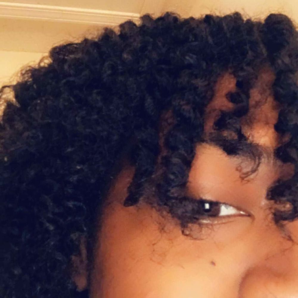 Meet your Posher, Simone